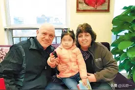 04年，美国夫妇收养湖南女孩，将其囚禁地牢用狗链拴住，现状如何图片