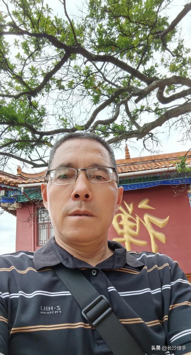 柴米油盐调味诗与远方，抚仙湖那一抹红