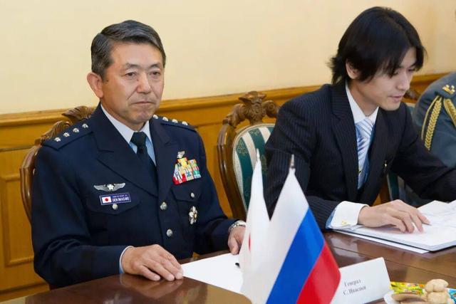 中方反制刚发往东京，不到24小时，高市再谈涉台立场，8字不简单