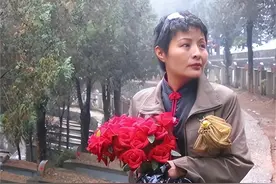 84年唯一因违纪被开除的她，20年后，她用玫瑰铺满麻栗坡烈士陵园图片