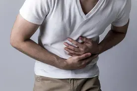 身体出现这些症状，很可能是阑尾炎早期发出的信号，要注意了图片