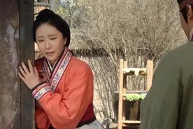 古代“贞节牌坊”背后的苦难：寡妇守寡五十年，每晚在房间数豆子图片