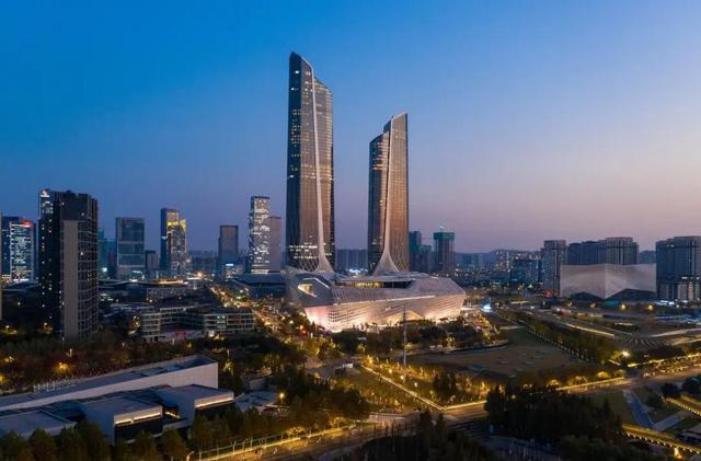 最新GDP排名来了	，全国50强城市又变了，这个省会今年有点悬