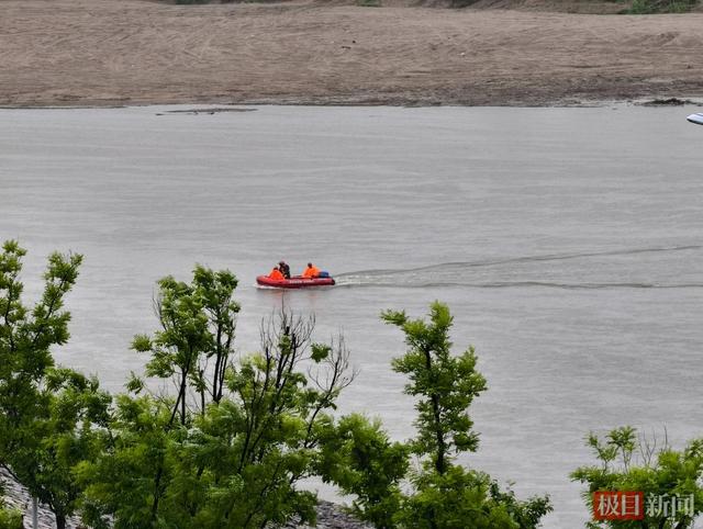 3名儿童在西安高陵“泾渭分明”附近落水：2人已被打捞上岸，另1人仍在搜救中
