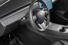 买车后，汽车脚垫怎么选，半包还是全包？两者有什么利弊呢?图片