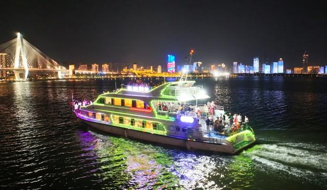 一睹为快？椰城海口无敌美照！