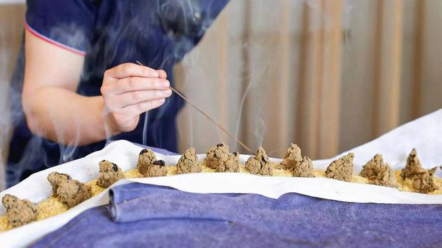 70岁老人带状疱疹后神经痛一年半	，女儿一个决定让他重展笑颜