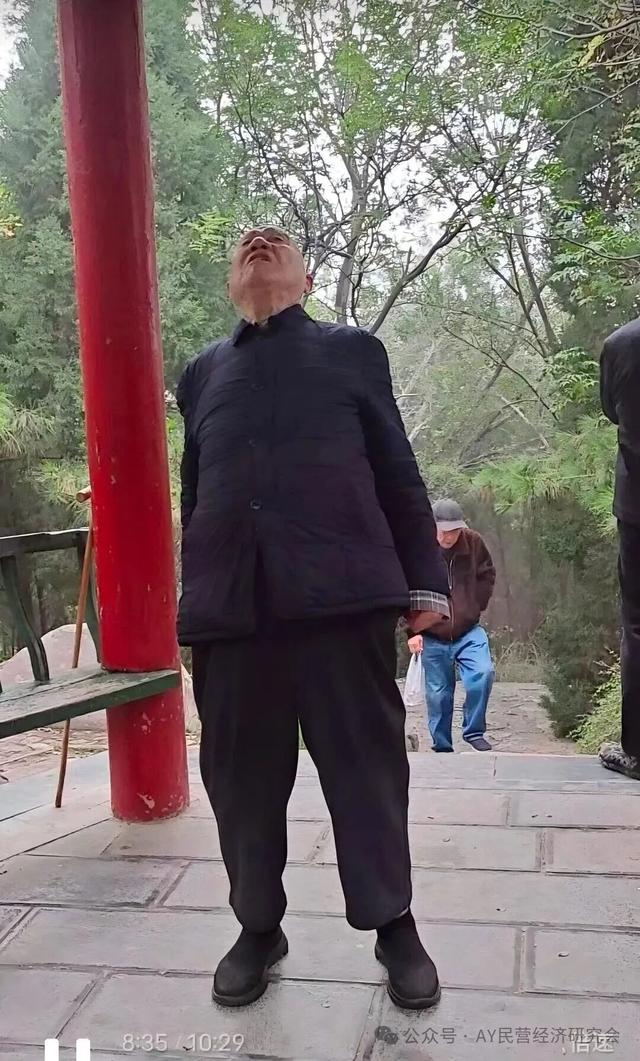 洹园晨雾里，九秩翁的晨光序曲——王革勋老先生晨练札记