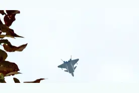 不考虑隐身了？歼-20开启“野兽模式”，外挂武器能力超出想象图片