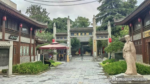 《游西安书院门漫步》