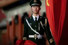 最帅升旗手张自轩转业后辞职，真实原因曝光！图片