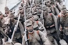 8个团拿不下日军5百人，陈赓苦无对策，刘伯承指点：日军怕打屁股图片