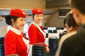 铁路职工坦言，其实大部分所谓的中介招聘高铁乘务员多有套路所在图片