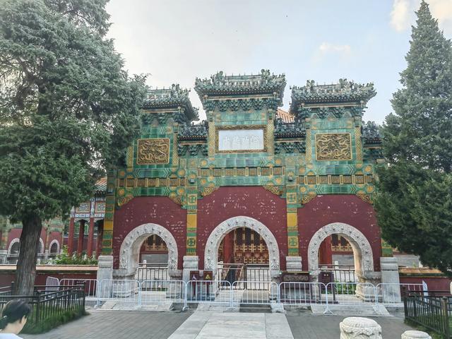 北京北海公园：都有哪些景点，绕湖走一圈看看。