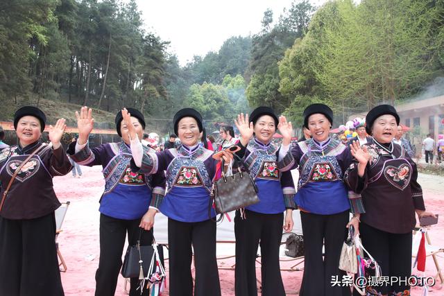 长顺杜鹃湖：人山人海真热闹，山歌花海等你来