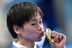 带你走进全红婵老宅，门前四条大路贯通，意为四通八达。图片