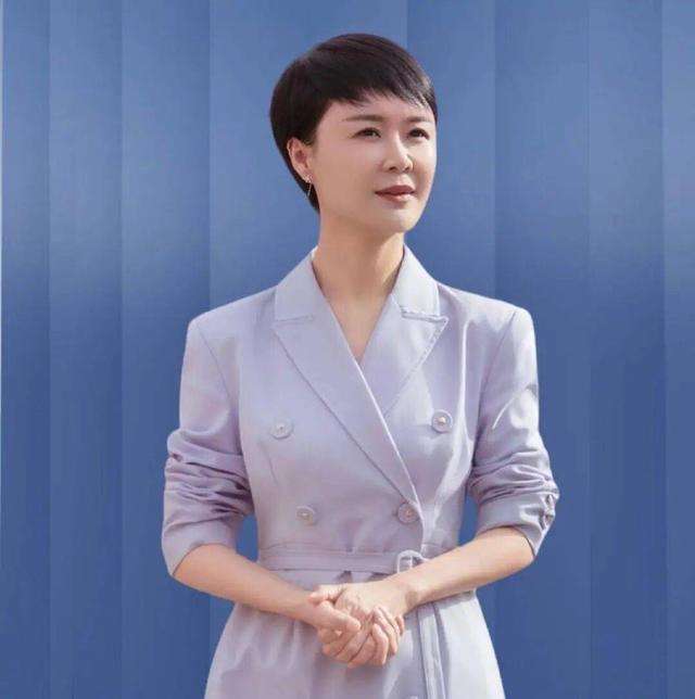 贺娇龙自曝被动收入900万 昭苏县城花卖空房住满 无数网友奔赴送别