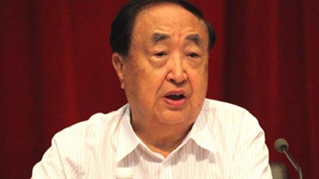 他33岁担任县委书记，57岁担任黑龙江省委书记，查办了东北乔四