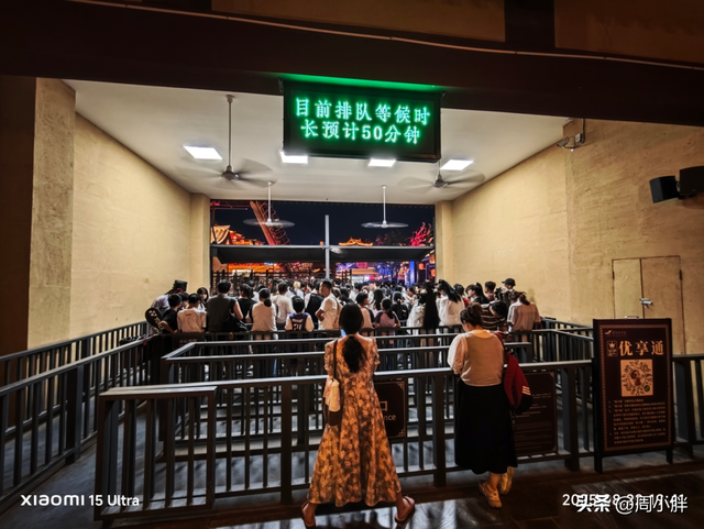 向佐空降开封！万岁山与清园周末客流争夺，周六音乐节，周日NPC