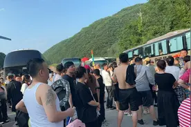 辽宁一景区发生大量游客滞留事件，县政府：补偿游客，景区免费图片