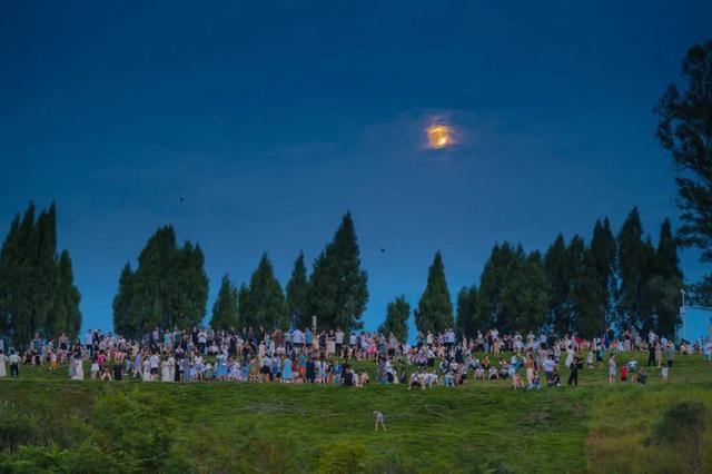 达州渠县文峰山夏夜模式已上线，承包你的整个夏日快乐！