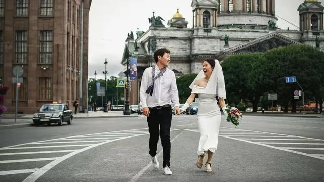 不接亲不喝酒 年轻人“改造”婚礼