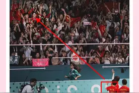 高清图来了！孙颖莎女团夺冠后跟看台观众挥手，王楚钦笑的好荡漾图片