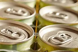 "别再卖废品了！易拉罐其实是铝镁合金，价值翻番"图片