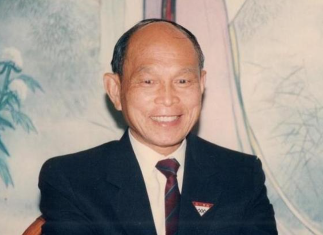 霍启刚没想到！44岁妻子和79岁老爸同时官宣喜讯，为霍家“争光”