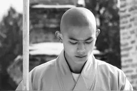 21岁“最帅武僧”秋风车祸去世，货车司机无证驾驶，去世前抢救细节曝光→图片