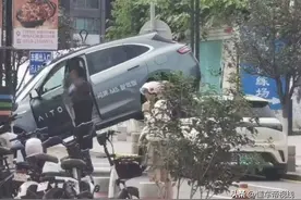 关注｜余承东回应“用户中心试驾事故”：客户误踩油门踏板所致图片