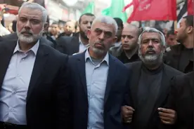 真正的战士！用木棍和精神战斗：辛瓦尔这个倔强的老头血战到最后图片