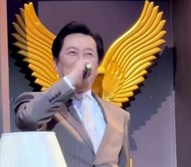 唐国强也没想到，走了35年的前妻，意外让两个残疾儿子承受了恶意