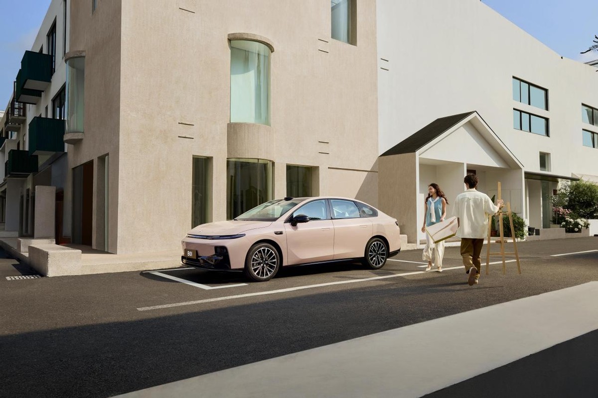 10万级轿车“新卷王”,车主都说香!零跑B01凭啥月销过万?