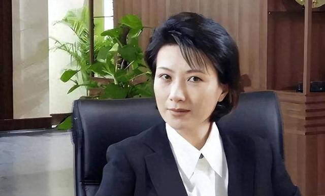 权色交易	、陪睡上位，她压根不沾边	，简直是娱圈的一股“清流”