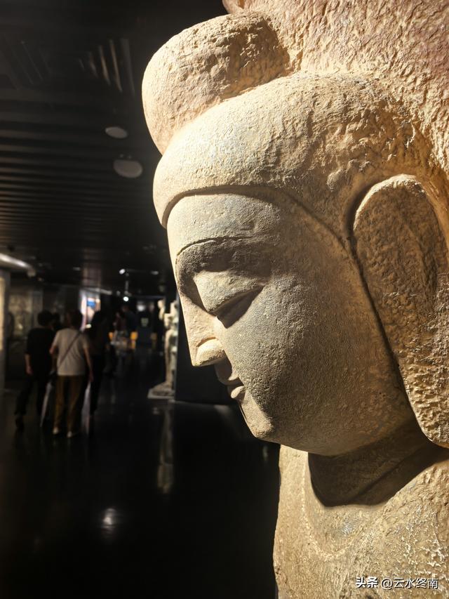 大足石刻能并列四大石窟吗？这一篇估计是最详介绍了，有些长慎入