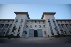 监狱二代，永远的监狱人。图片