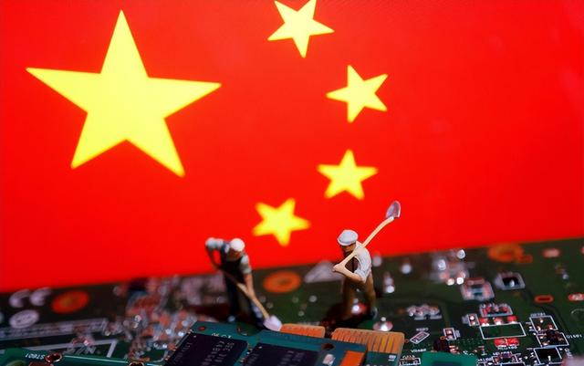 美国对中国封锁核心技术，法媒形象比喻：如同中企的兴奋剂