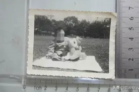 福建夫妻收养一个女弃婴，24年后，养女领回一个男朋友让父母意外图片