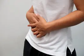 右侧腹部时不时出现疼痛？多考虑考虑这7个因素，别忽视了图片