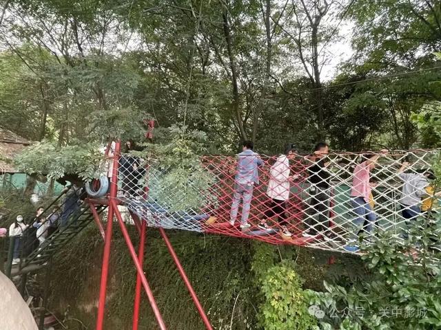 秋华未减，冬景将至，来炎帝影视基地赴一场秋冬的约会吧！