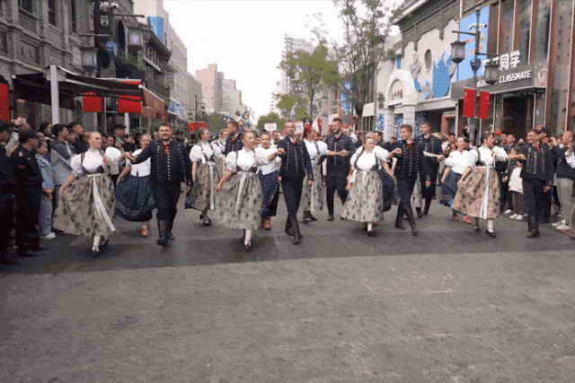 太原市迎泽区：商市脉动丨你好，太原钟楼街