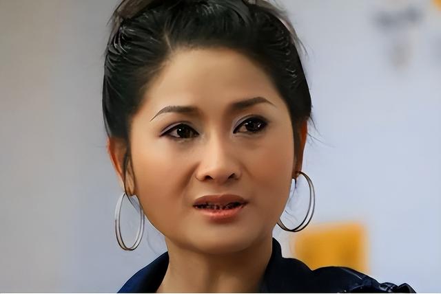陪睡陪玩只是冰山一角，明星爆出的圈中内幕，一个比一个荒唐！