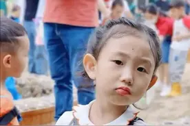 上海4岁失踪女孩尸体已找到，网友呼吁严惩父亲！图片