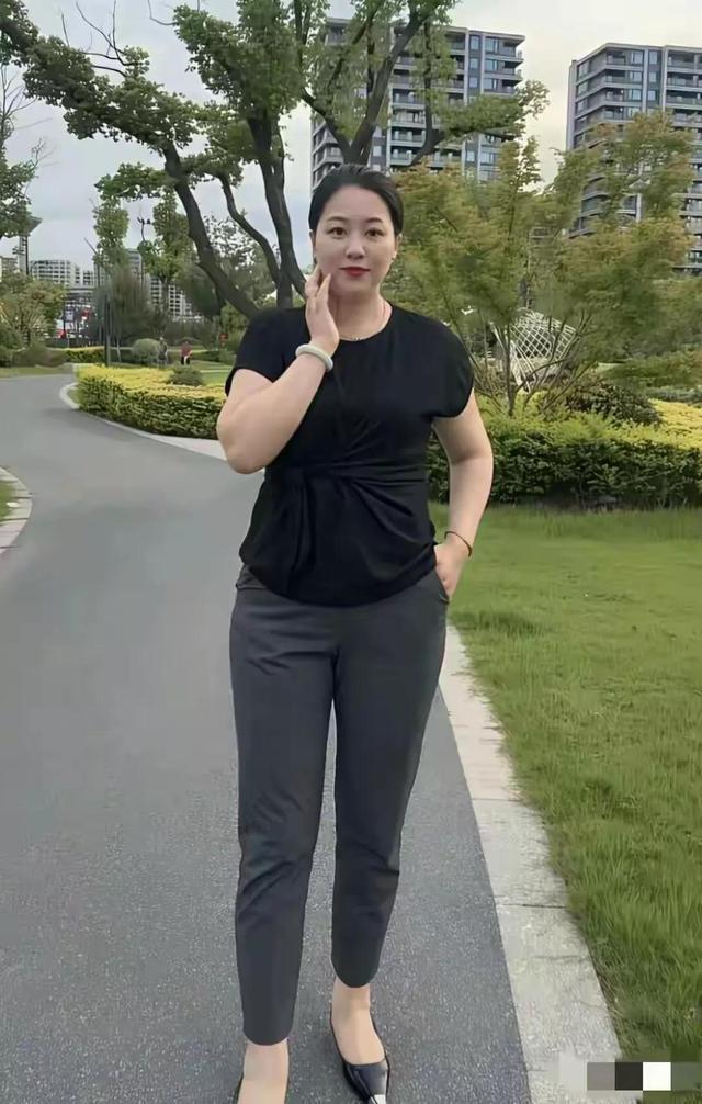 她这大身板，绝代风华，这就是顶级成熟女性的魅力 微胖女人天花板