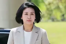 韩国新第一夫人金惠景，长得端庄大气，圆润脸蛋看起来好有旺夫相图片