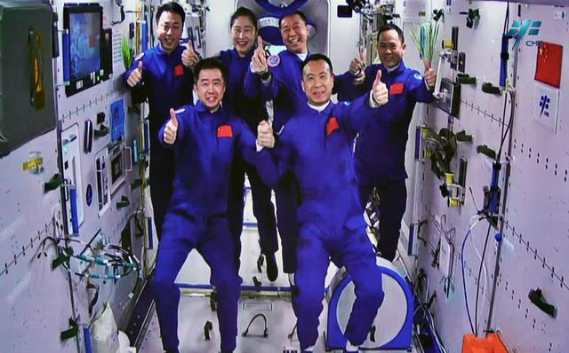 神州二十一直播“太空烧烤”！190种美食管够，宇宙级餐厅太硬核