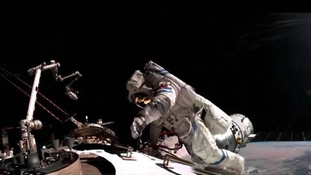 神舟二十遇碎片撞击？中国载人航天应急救援，7天就能接回航天员