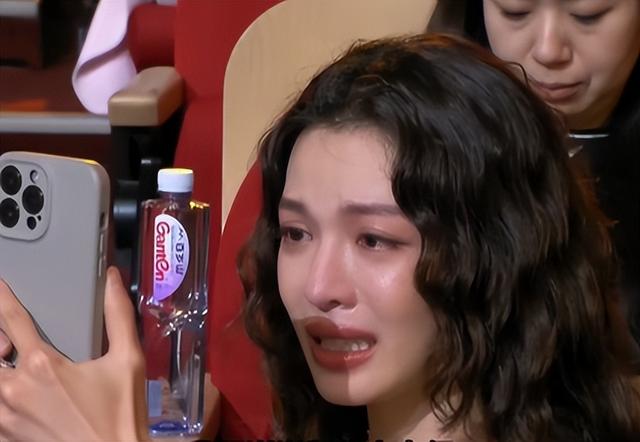 她被骂“陪睡上位”，后被封为“性感欲女”，得奖后当众怒怼海清