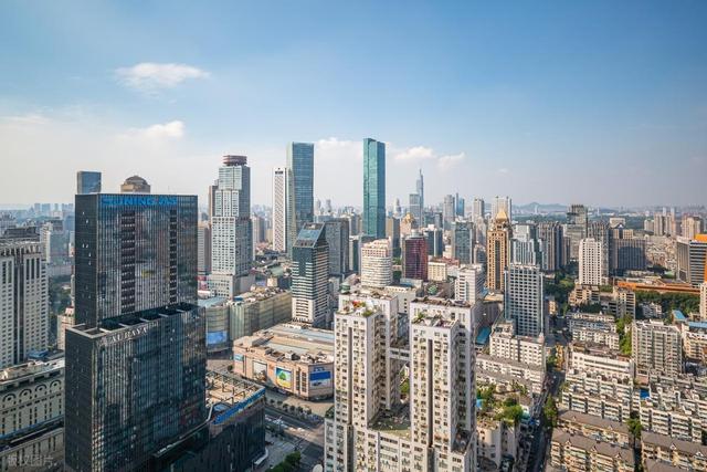 我国首个被撤销的直辖市，曾是六朝古都，今成知名旅游城市